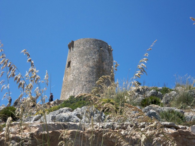 Strážní věž Talaia d'Albercuix, Cap de Formentor, Port Pollenca, Mallorca, Baleárské ostrovy, Španělsko