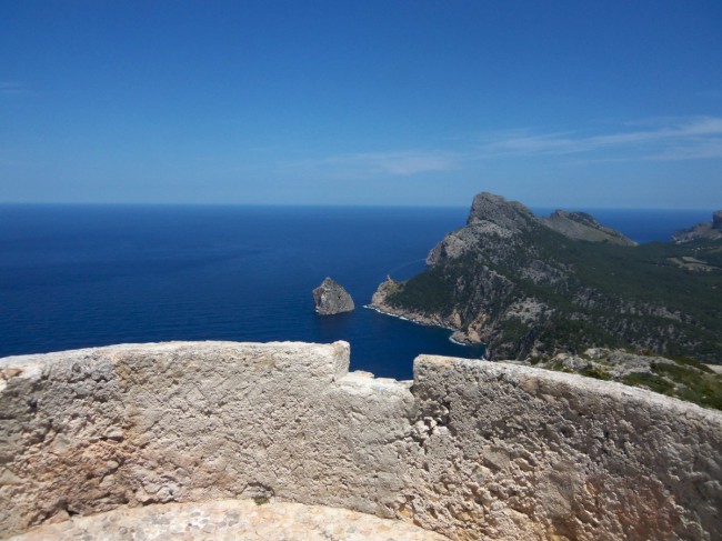 Strážní věž Talaia d'Albercuix, Cap de Formentor, Port Pollenca, Mallorca, Baleárské ostrovy, Španělsko