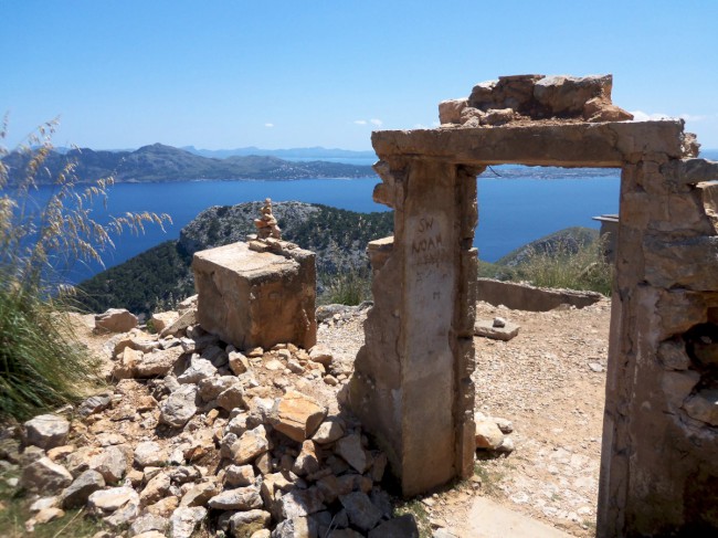 Strážní věž Talaia d'Albercuix, Cap de Formentor, Port Pollenca, Mallorca, Baleárské ostrovy, Španělsko