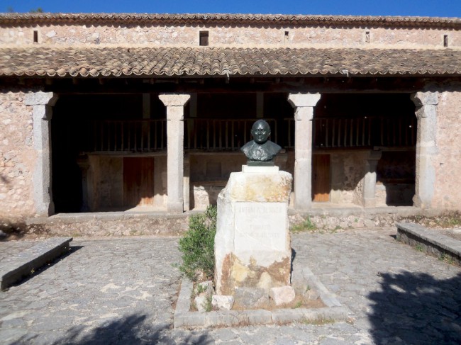 Klášter Santuari de Lluc, pohoří Serra de Tramuntana, Santuari, Mallorca, Baleárské ostrovy, Španělsko