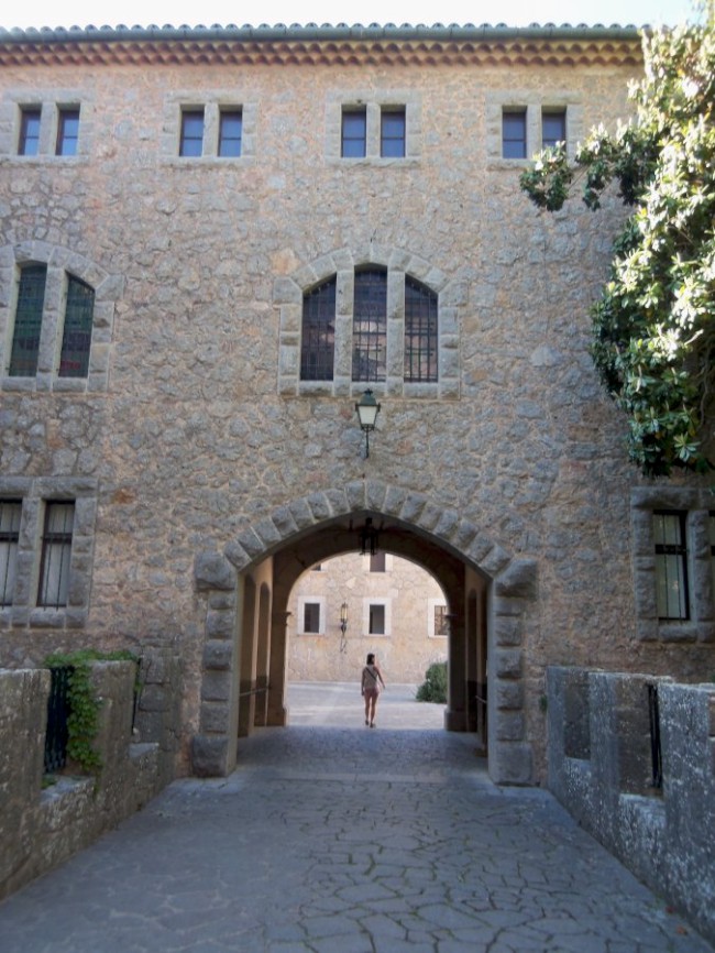 Klášter Santuari de Lluc, pohoří Serra de Tramuntana, Santuari, Mallorca, Baleárské ostrovy, Španělsko