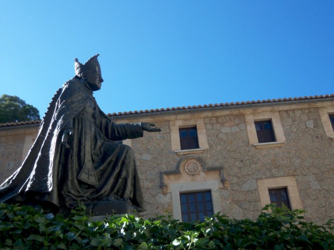 Klášter Santuari de Lluc, pohoří Serra de Tramuntana, Santuari, Mallorca, Baleárské ostrovy, Španělsko