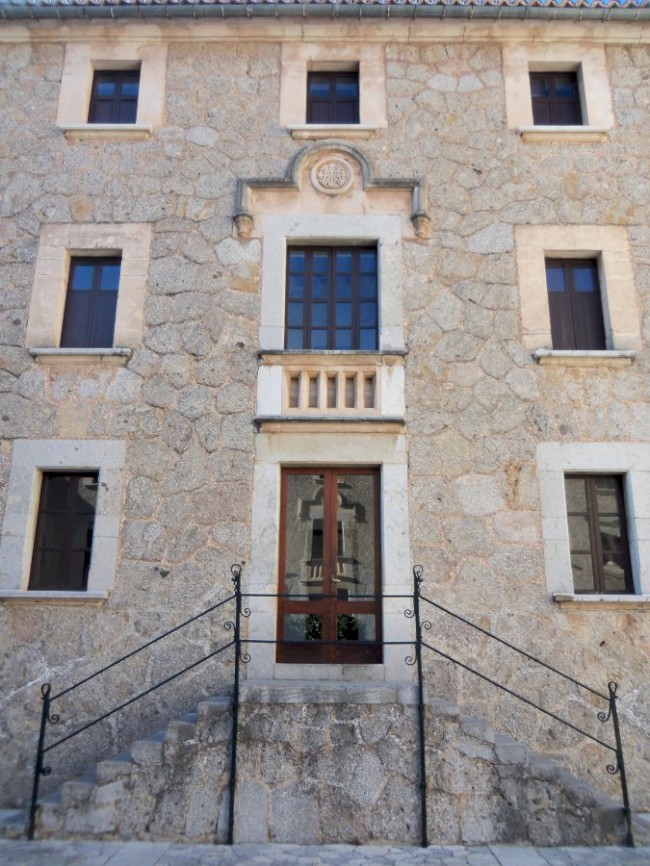 Klášter Santuari de Lluc, pohoří Serra de Tramuntana, Santuari, Mallorca, Baleárské ostrovy, Španělsko