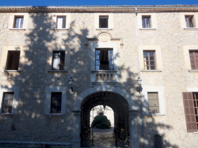 Klášter Santuari de Lluc, pohoří Serra de Tramuntana, Santuari, Mallorca, Baleárské ostrovy, Španělsko