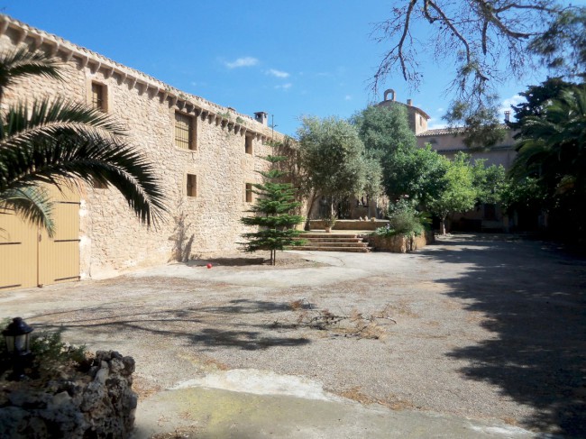 Kostel Església de son serra, Santa Margalida, Mallorca, Baleárské ostrovy, Španělsko
