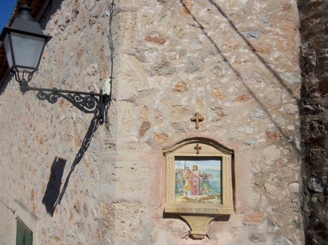 Město Deiá, pohoří Serra de Tramuntana, Mallorca, Baleárské ostrovy, Španělsko