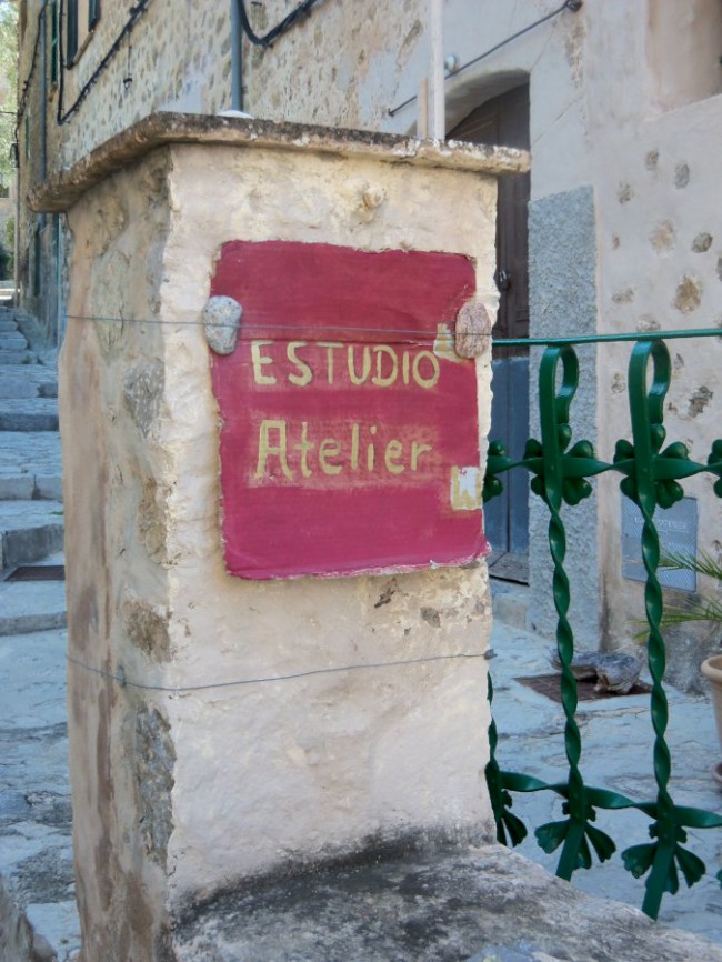 Město Deiá, pohoří Serra de Tramuntana, Mallorca, Baleárské ostrovy, Španělsko