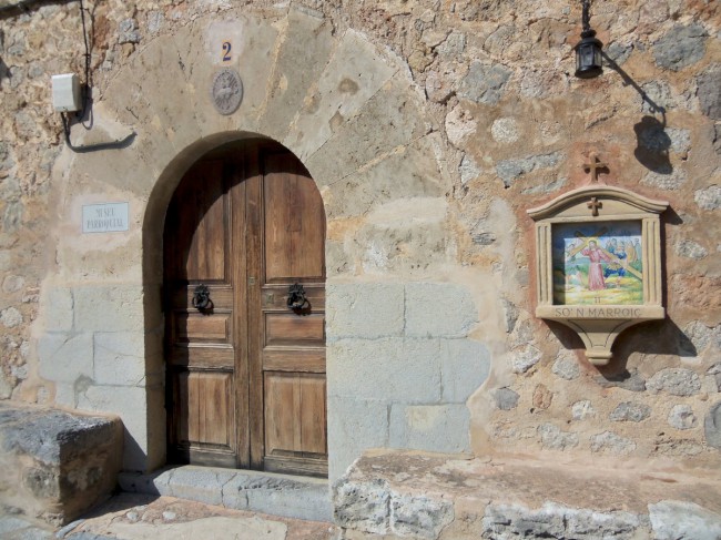 Město Deiá, pohoří Serra de Tramuntana, Mallorca, Baleárské ostrovy, Španělsko