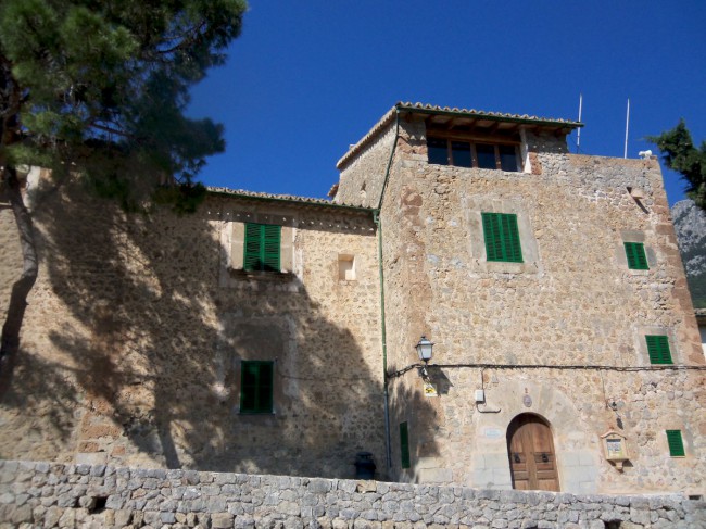 Město Deiá, pohoří Serra de Tramuntana, Mallorca, Baleárské ostrovy, Španělsko