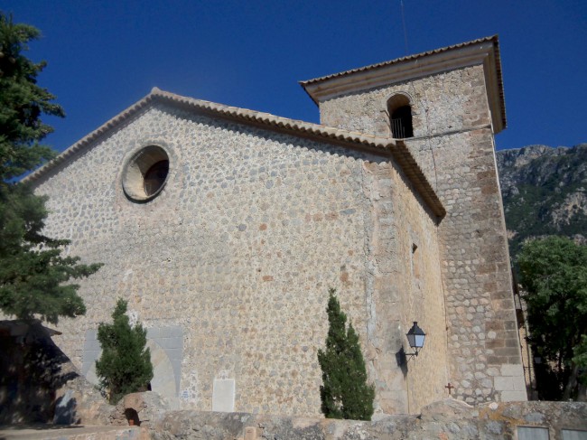 Město Deiá, pohoří Serra de Tramuntana, Mallorca, Baleárské ostrovy, Španělsko