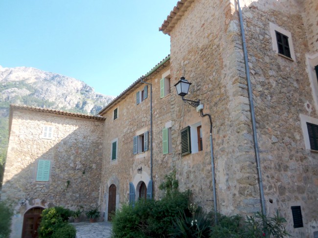 Město Deiá, pohoří Serra de Tramuntana, Mallorca, Baleárské ostrovy, Španělsko