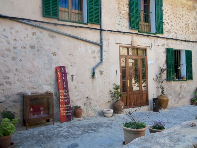 Město Deiá, pohoří Serra de Tramuntana, Mallorca, Baleárské ostrovy, Španělsko