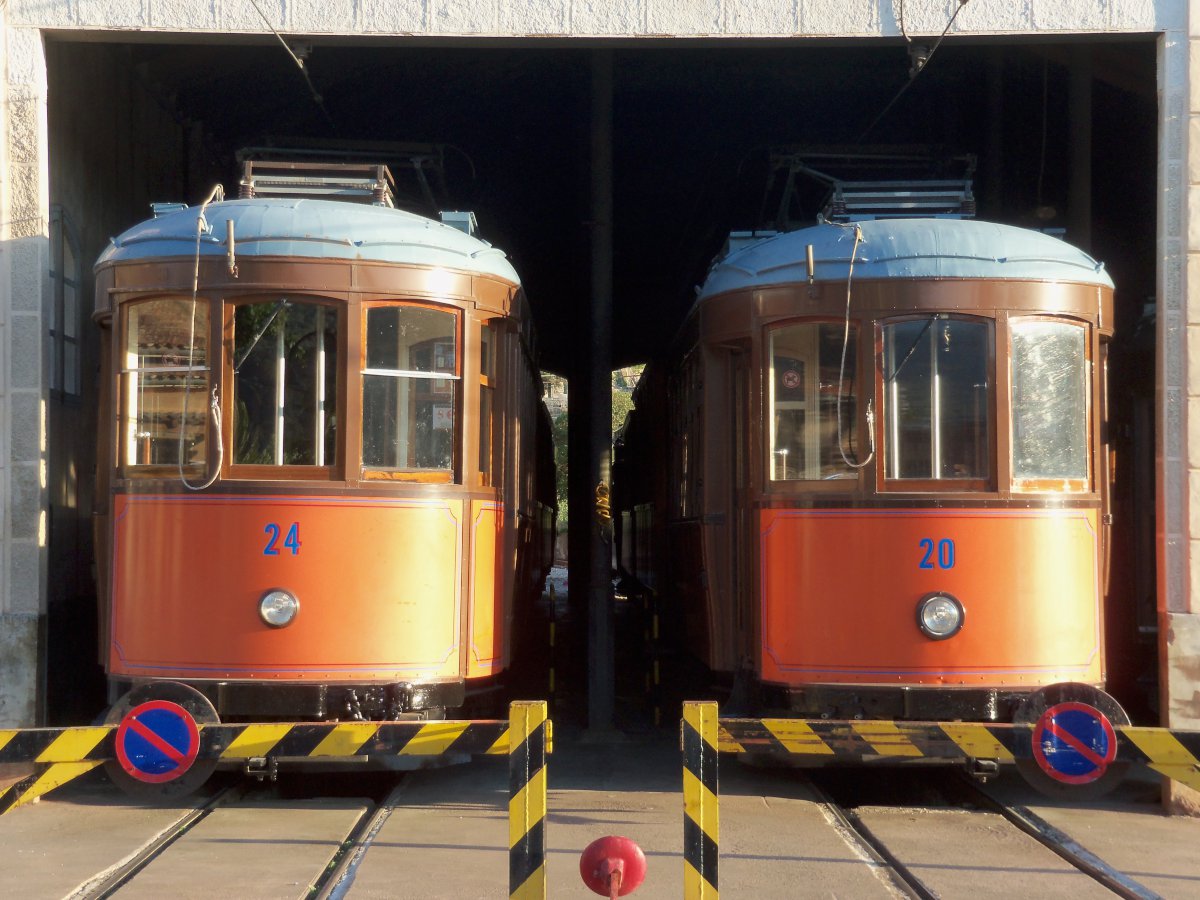 Nádraží Ferrocarril de Sóller, tramvajová trať, pohoří Serra de Tramuntana, Mallorca, Baleárské ostrovy, Španělsko