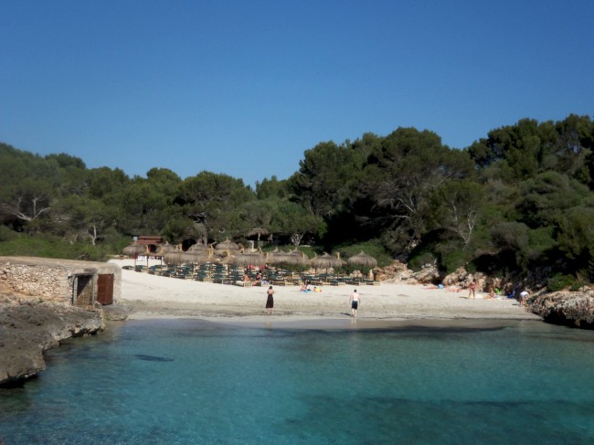 Pláž Cala sa Nau, Santanyí, Mallorca, Baleárské ostrovy, Španělsko