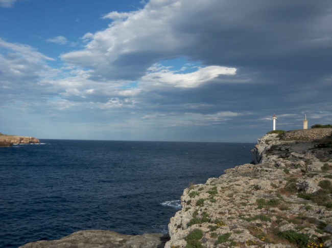 Přístav Porto Petro, maják, pobřeží Středozemního moře, Mallorca, Baleárské ostrovy, Španělsko