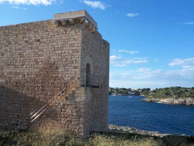Přístav Porto Petro, maják, pobřeží Středozemního moře, Mallorca, Baleárské ostrovy, Španělsko