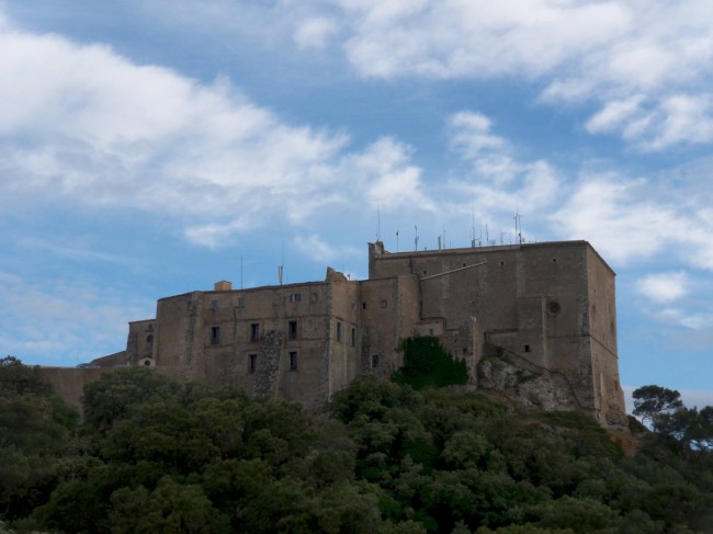 Vyhlídka Santuari de Sant Salvador a klášter, hrad Castell de Santueri, Mallorca, Baleárské ostrovy, Španělsko