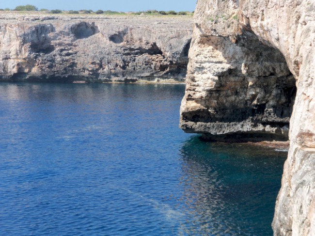 Lezení na útesech Cala sa Nau, DWS (Deep water soloing), Santanyí , Mallorca, Baleárské ostrovy, Španělsko