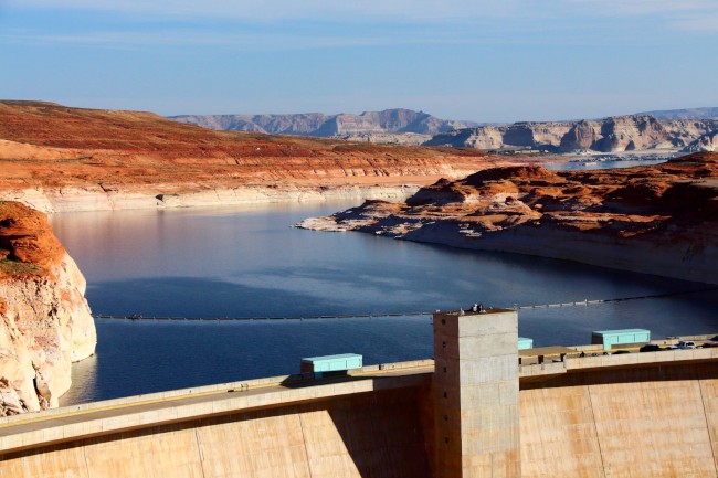 Přehrada Glen Canyon na řeco Colorado, Arizona, USA