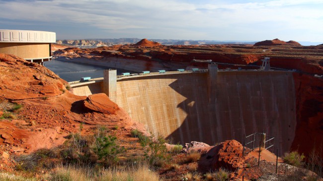 Přehrada Glen Canyon na řeco Colorado, Arizona, USA