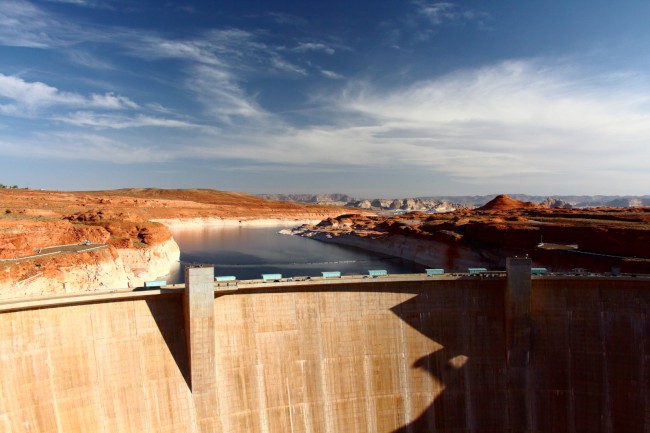 Přehrada Glen Canyon na řeco Colorado, Arizona, USA