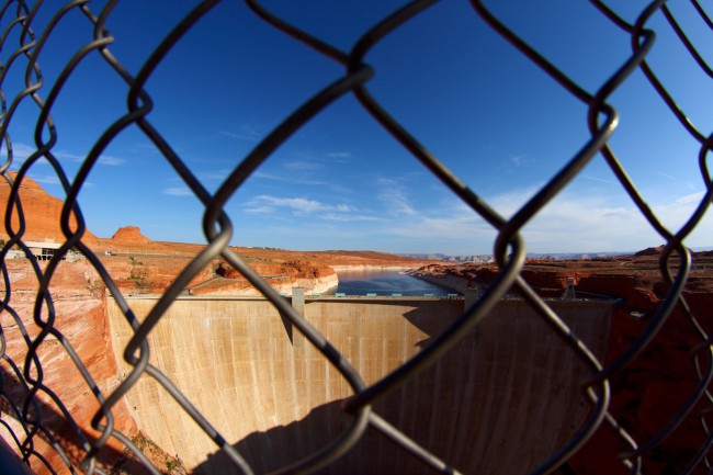 Přehrada Glen Canyon na řeco Colorado, Arizona, USA