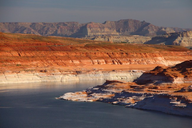 Přehrada Glen Canyon na řeco Colorado, Arizona, USA