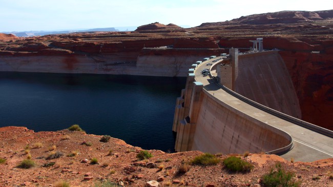 Přehrada Glen Canyon na řeco Colorado, Arizona, USA