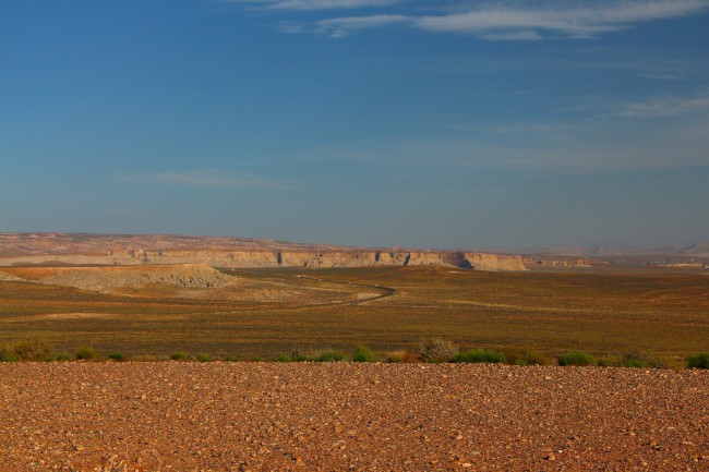 Vyhlídka Wahweap na jezero Powel, přehradu Glen Canyon, Arizona, USA