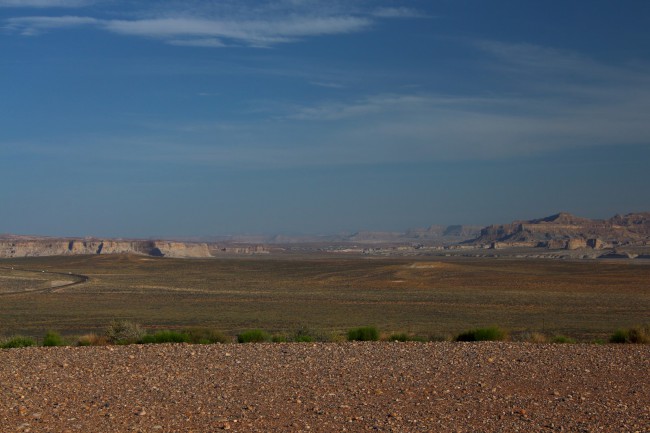 Vyhlídka Wahweap na jezero Powel, přehradu Glen Canyon, Arizona, USA