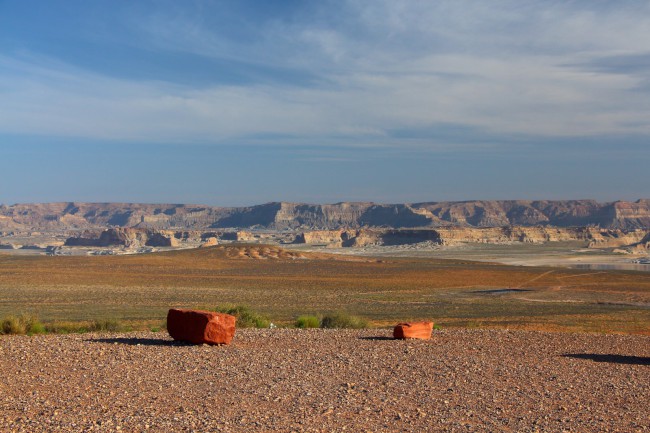 Vyhlídka Wahweap na jezero Powel, přehradu Glen Canyon, Arizona, USA