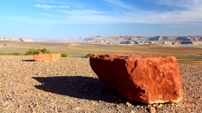 Vyhlídka Wahweap na jezero Powel, přehradu Glen Canyon, Arizona, USA