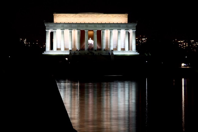 Noční focení ve Washingtonu, D.C., Spojené státy americké 