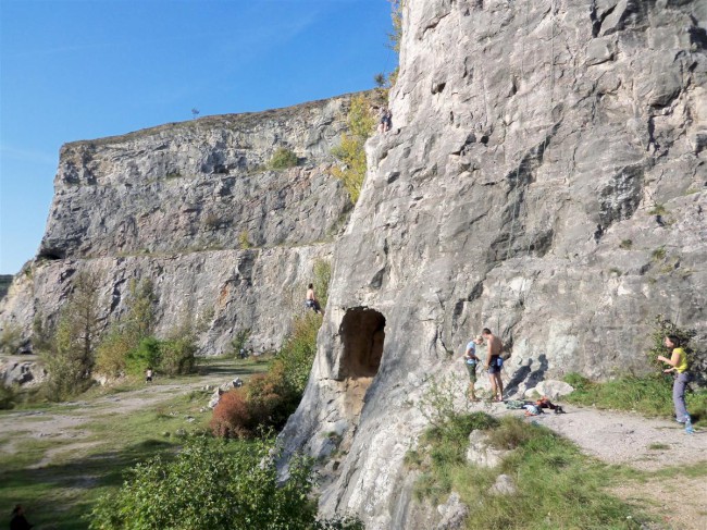 Lezení na vápně v lomu Alkazár, Srbsko u Karlštejna, Karlštejn