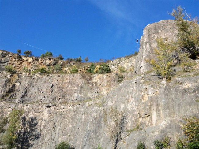 Slackline v lomu Alkazár, Srbsko u Karlštejna, Karlštejn