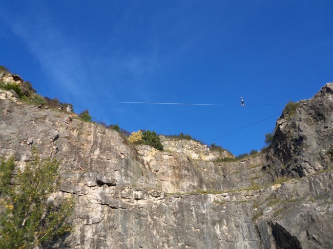 Slackline v lomu Alkazár, Srbsko u Karlštejna, Karlštejn