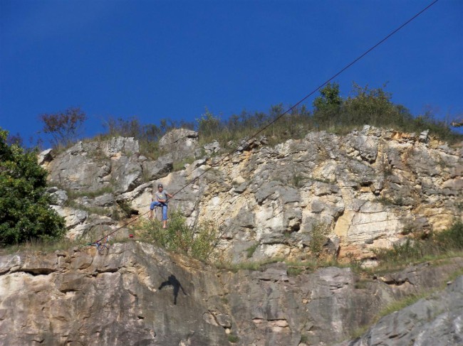 Slackline v lomu Alkazár, Srbsko u Karlštejna, Karlštejn