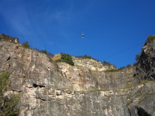 Slackline v lomu Alkazár, Srbsko u Karlštejna, Karlštejn