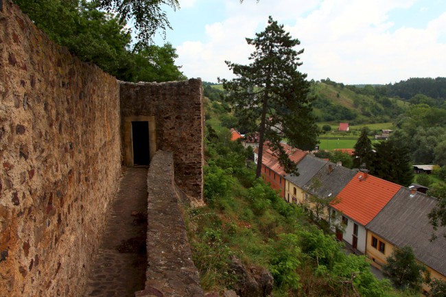 Žebrák, zřícenina gotického hradu, obec Točník